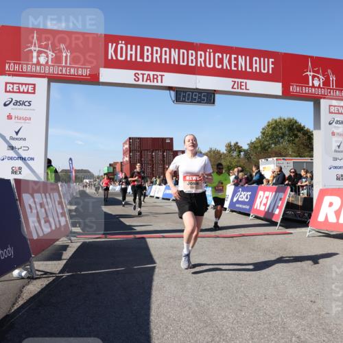03.10.2025 - Köhlbrandbrückenlauf Lena Gebhardt http://msf.ph/oto/9058707 03.10.2025 13:09:52 Ziel 4260, 4502, 4625, 4718, 4837, 5520, 5763, 5941, 6308, 6659, 6750 meine-sportfotos.de