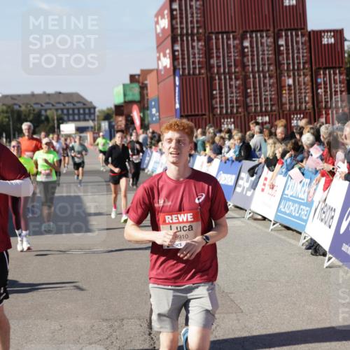 03.10.2025 - Köhlbrandbrückenlauf Jannik Wohlers http://msf.ph/oto/9058708 03.10.2025 13:12:01 Ziel 4100, 4101, 4176, 4468, 4685, 5396, 5426, 5856, 5910, 5911, 5927, 6033, 6048, 6049, 6184, 6763, 6796 meine-sportfotos.de
