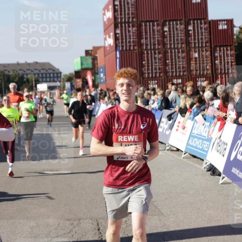 03.10.2025 - Köhlbrandbrückenlauf Jannik Wohlers http://msf.ph/oto/9058715 03.10.2025 13:12:01 Ziel 4100, 4101, 4176, 4468, 4685, 5396, 5426, 5856, 5910, 5911, 5927, 6033, 6048, 6049, 6184, 6763, 6796 meine-sportfotos.de