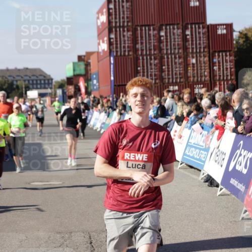 03.10.2025 - Köhlbrandbrückenlauf Jannik Wohlers http://msf.ph/oto/9058726 03.10.2025 13:12:01 Ziel 4100, 4101, 4176, 4468, 4685, 5396, 5426, 5856, 5910, 5911, 5927, 6033, 6048, 6049, 6184, 6763, 6796 meine-sportfotos.de