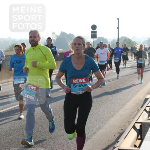 03.10.2025 - Köhlbrandbrückenlauf Lena Gebhardt http://msf.ph/oto/9058735 03.10.2025 09:18:34 Position 1 3425, 3444, 1626 meine-sportfotos.de