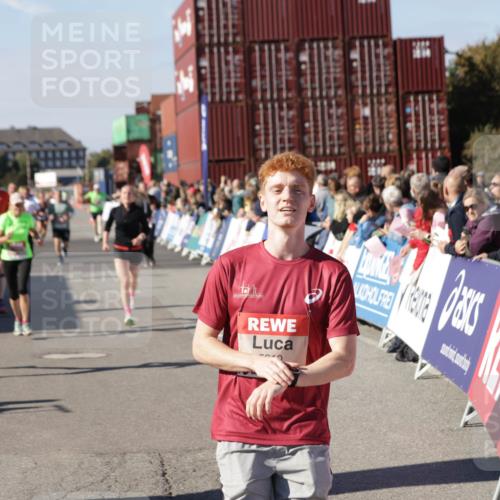 03.10.2025 - Köhlbrandbrückenlauf Jannik Wohlers http://msf.ph/oto/9058737 03.10.2025 13:12:02 Ziel 4100, 4101, 4176, 4468, 4685, 5396, 5426, 5856, 5910, 5911, 5927, 6184, 6763, 6796 meine-sportfotos.de