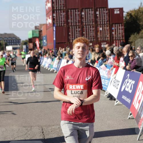 03.10.2025 - Köhlbrandbrückenlauf Jannik Wohlers http://msf.ph/oto/9058740 03.10.2025 13:12:02 Ziel 4100, 4101, 4176, 4468, 4685, 5396, 5426, 5856, 5910, 5911, 5927, 6184, 6763, 6796 meine-sportfotos.de