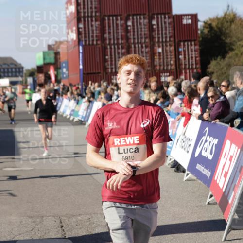 03.10.2025 - Köhlbrandbrückenlauf Jannik Wohlers http://msf.ph/oto/9058746 03.10.2025 13:12:02 Ziel 4100, 4101, 4176, 4468, 4685, 5396, 5426, 5856, 5910, 5911, 5927, 6184, 6763, 6796 meine-sportfotos.de