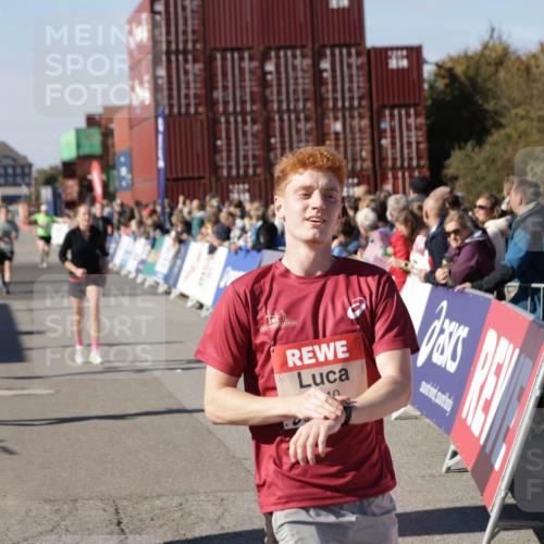 03.10.2025 - Köhlbrandbrückenlauf Jannik Wohlers http://msf.ph/oto/9058758 03.10.2025 13:12:02 Ziel 4100, 4101, 4176, 4468, 4685, 5396, 5426, 5856, 5910, 5911, 5927, 6184, 6763, 6796 meine-sportfotos.de