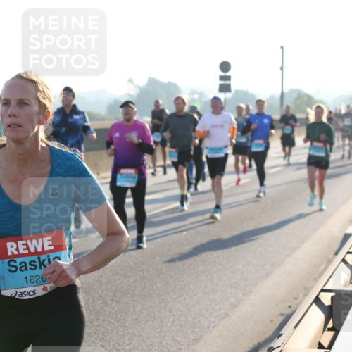 03.10.2025 - Köhlbrandbrückenlauf Lena Gebhardt http://msf.ph/oto/9058762 03.10.2025 09:18:35 Position 1 1626 meine-sportfotos.de
