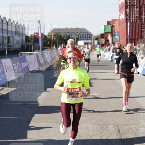 03.10.2025 - Köhlbrandbrückenlauf Jannik Wohlers http://msf.ph/oto/9058763 03.10.2025 13:12:04 Ziel 4100, 4101, 4176, 4305, 4468, 4474, 5856, 5910, 5911, 5927, 6121, 6184, 6763, 6796 meine-sportfotos.de
