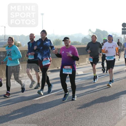 03.10.2025 - Köhlbrandbrückenlauf Lena Gebhardt http://msf.ph/oto/9058780 03.10.2025 09:18:36 Position 1 1229, 1352, 1188, 3426 meine-sportfotos.de