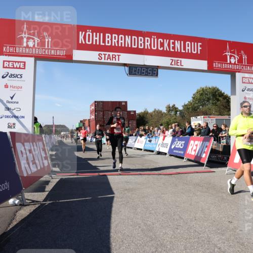 03.10.2025 - Köhlbrandbrückenlauf Lena Gebhardt http://msf.ph/oto/9058790 03.10.2025 13:09:53 Ziel 4260, 4625, 4718, 4837, 5520, 5763, 5941, 6308, 6659, 6750 meine-sportfotos.de