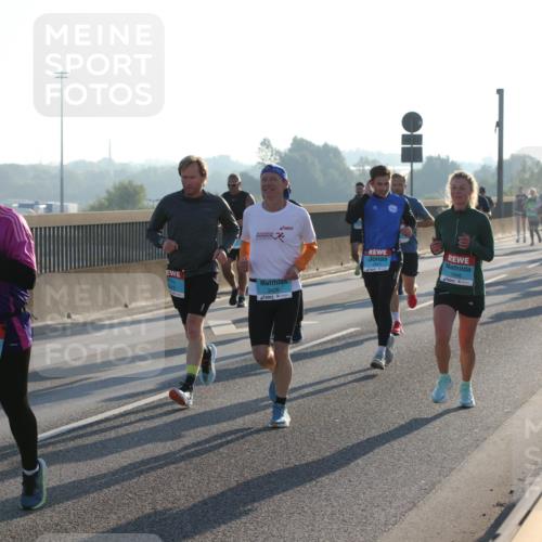 03.10.2025 - Köhlbrandbrückenlauf Lena Gebhardt http://msf.ph/oto/9058809 03.10.2025 09:18:36 Position 1 1352, 1188, 3426, 1946 meine-sportfotos.de