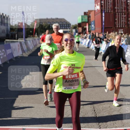 03.10.2025 - Köhlbrandbrückenlauf Jannik Wohlers http://msf.ph/oto/9058816 03.10.2025 13:12:04 Ziel 4100, 4101, 4176, 4305, 4468, 4474, 5856, 5910, 5911, 5927, 6121, 6184, 6763, 6796 meine-sportfotos.de
