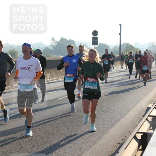 03.10.2025 - Köhlbrandbrückenlauf Lena Gebhardt http://msf.ph/oto/9058846 03.10.2025 09:18:37 Position 1 3426, 2947, 1946 meine-sportfotos.de