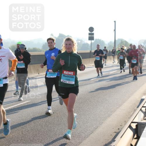 03.10.2025 - Köhlbrandbrückenlauf Lena Gebhardt http://msf.ph/oto/9058867 03.10.2025 09:18:38 Position 1 3426, 1946 meine-sportfotos.de