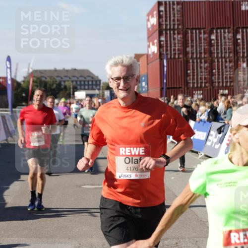 03.10.2025 - Köhlbrandbrückenlauf Jannik Wohlers http://msf.ph/oto/9058878 03.10.2025 13:12:07 Ziel 4176, 4305, 4369, 4468, 4470, 4474, 5644, 5856, 5910, 5911, 5927, 6098, 6121, 6184, 6185, 6796 meine-sportfotos.de
