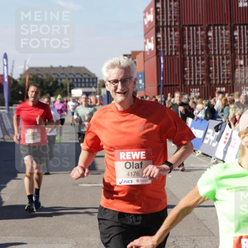 03.10.2025 - Köhlbrandbrückenlauf Jannik Wohlers http://msf.ph/oto/9058881 03.10.2025 13:12:07 Ziel 4176, 4305, 4369, 4468, 4470, 4474, 5644, 5856, 5910, 5911, 5927, 6098, 6121, 6184, 6185, 6796 meine-sportfotos.de