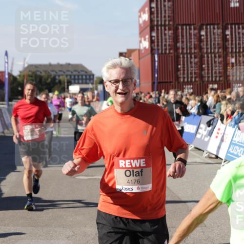 03.10.2025 - Köhlbrandbrückenlauf Jannik Wohlers http://msf.ph/oto/9058890 03.10.2025 13:12:07 Ziel 4176, 4305, 4369, 4468, 4470, 4474, 5644, 5856, 5910, 5911, 5927, 6098, 6121, 6184, 6185, 6796 meine-sportfotos.de