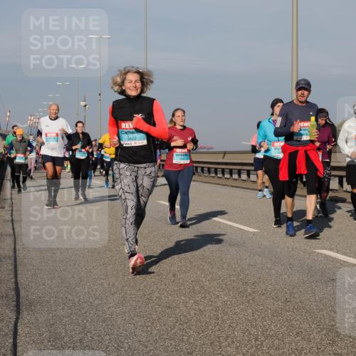 03.10.2025 - Köhlbrandbrückenlauf Fabian Wolf http://msf.ph/oto/9058909 03.10.2025 10:04:36 Position 3 3422, 3240, 1976 meine-sportfotos.de