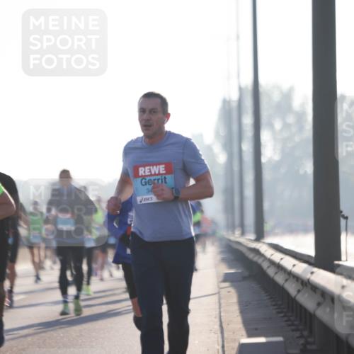 03.10.2025 - Köhlbrandbrückenlauf Jannik Wohlers http://msf.ph/oto/9058911 03.10.2025 09:14:12 Position 3 2819, 34 meine-sportfotos.de