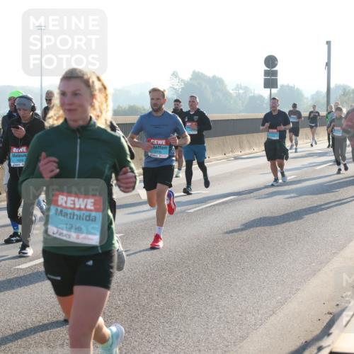 03.10.2025 - Köhlbrandbrückenlauf Lena Gebhardt http://msf.ph/oto/9058914 03.10.2025 09:18:38 Position 1 1559, 1946, 3710 meine-sportfotos.de