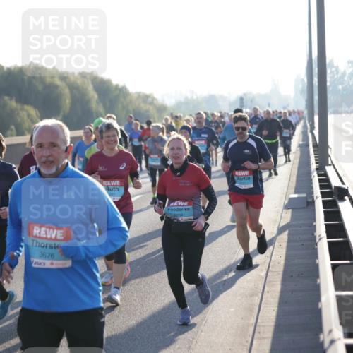 03.10.2025 - Köhlbrandbrückenlauf Jannik Wohlers http://msf.ph/oto/9058915 03.10.2025 09:21:59 Position 3 2421, 2045, 3676, 097, 2204 meine-sportfotos.de