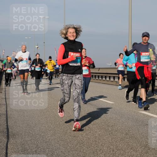 03.10.2025 - Köhlbrandbrückenlauf Fabian Wolf http://msf.ph/oto/9058925 03.10.2025 10:04:36 Position 3 3422, 3240, 1976, 3677 meine-sportfotos.de