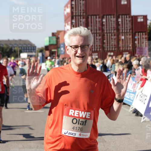 03.10.2025 - Köhlbrandbrückenlauf Jannik Wohlers http://msf.ph/oto/9058927 03.10.2025 13:12:07 Ziel 4176, 4305, 4369, 4468, 4470, 4474, 5644, 5856, 5910, 5911, 5927, 6098, 6121, 6184, 6185, 6796 meine-sportfotos.de