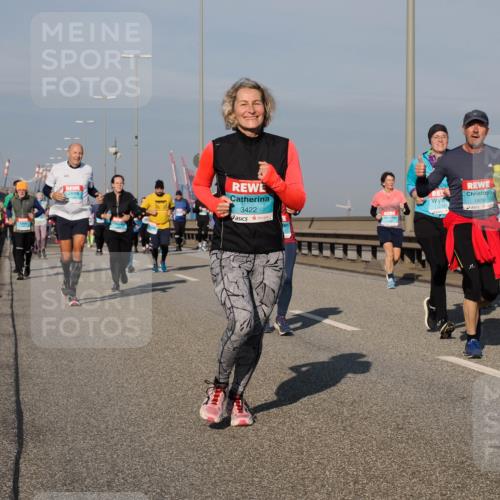 03.10.2025 - Köhlbrandbrückenlauf Fabian Wolf http://msf.ph/oto/9058934 03.10.2025 10:04:37 Position 3 3422, 1976, 3677, 2304 meine-sportfotos.de