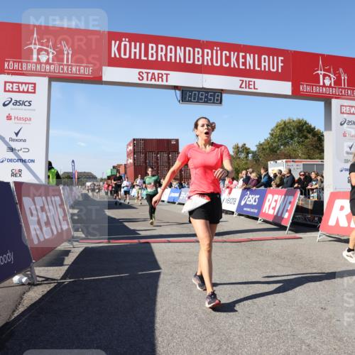 03.10.2025 - Köhlbrandbrückenlauf Lena Gebhardt http://msf.ph/oto/9058946 03.10.2025 13:09:58 Ziel 4260, 4625, 4718, 4787, 4837, 4929, 5520, 5763, 5941, 6083, 6750, 6764 meine-sportfotos.de