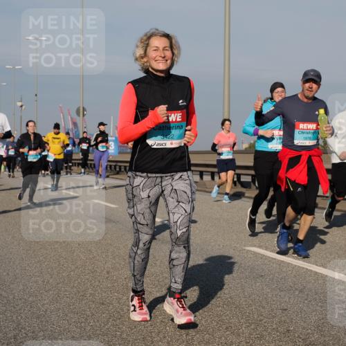 03.10.2025 - Köhlbrandbrückenlauf Fabian Wolf http://msf.ph/oto/9058955 03.10.2025 10:04:37 Position 3 3422, 1976, 3677 meine-sportfotos.de