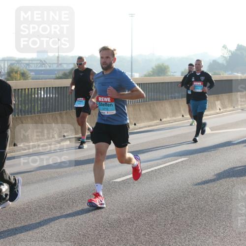 03.10.2025 - Köhlbrandbrückenlauf Lena Gebhardt http://msf.ph/oto/9058959 03.10.2025 09:18:39 Position 1 3710 meine-sportfotos.de