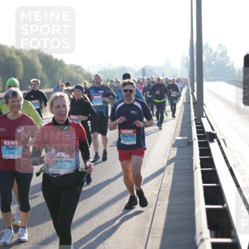 03.10.2025 - Köhlbrandbrückenlauf Jannik Wohlers http://msf.ph/oto/9058973 03.10.2025 09:22:00 Position 3 1098, 1097, 2204, 3151 meine-sportfotos.de