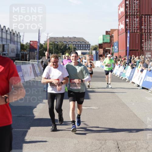03.10.2025 - Köhlbrandbrückenlauf Jannik Wohlers http://msf.ph/oto/9058977 03.10.2025 13:12:09 Ziel 4176, 4305, 4369, 4468, 4470, 4474, 5644, 5856, 5910, 5911, 5927, 6098, 6121, 6184, 6185 meine-sportfotos.de