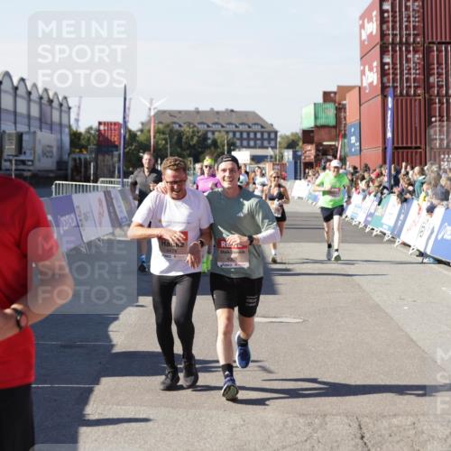 03.10.2025 - Köhlbrandbrückenlauf Jannik Wohlers http://msf.ph/oto/9058986 03.10.2025 13:12:09 Ziel 4176, 4305, 4369, 4468, 4470, 4474, 5644, 5856, 5910, 5911, 5927, 6098, 6121, 6184, 6185 meine-sportfotos.de