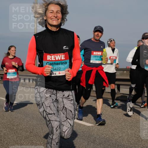 03.10.2025 - Köhlbrandbrückenlauf Fabian Wolf http://msf.ph/oto/9058987 03.10.2025 10:04:38 Position 3 1976, 3240, 3422 meine-sportfotos.de