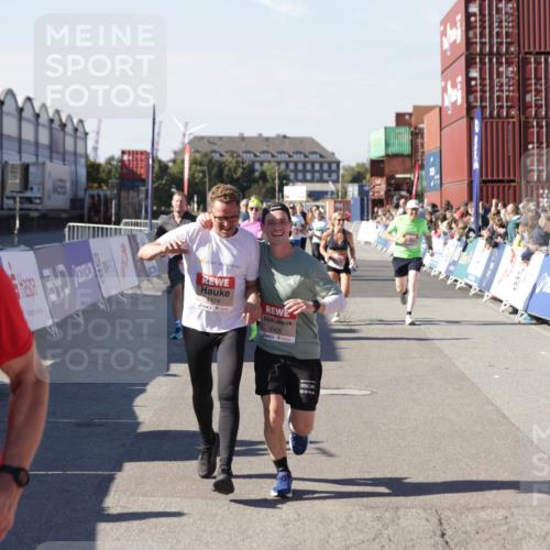 03.10.2025 - Köhlbrandbrückenlauf Jannik Wohlers http://msf.ph/oto/9058994 03.10.2025 13:12:09 Ziel 4176, 4305, 4369, 4468, 4470, 4474, 5644, 5856, 5910, 5911, 5927, 6098, 6121, 6184, 6185 meine-sportfotos.de