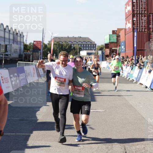 03.10.2025 - Köhlbrandbrückenlauf Jannik Wohlers http://msf.ph/oto/9058998 03.10.2025 13:12:09 Ziel 4176, 4305, 4369, 4468, 4470, 4474, 5644, 5856, 5910, 5911, 5927, 6098, 6121, 6184, 6185 meine-sportfotos.de