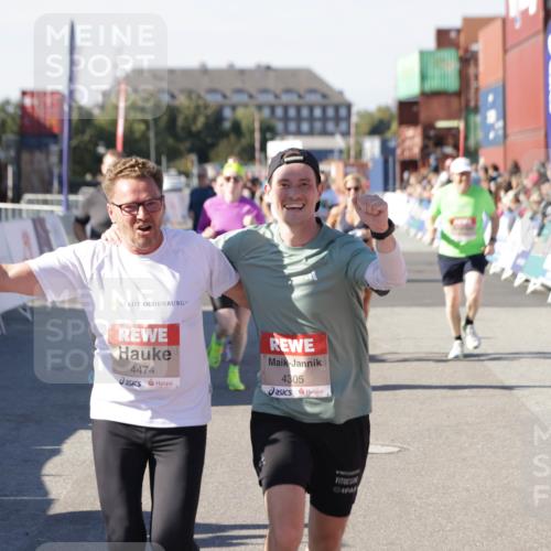 03.10.2025 - Köhlbrandbrückenlauf Jannik Wohlers http://msf.ph/oto/9059012 03.10.2025 13:12:09 Ziel 4176, 4305, 4369, 4468, 4470, 4474, 5644, 5856, 5910, 5911, 5927, 6098, 6121, 6184, 6185 meine-sportfotos.de