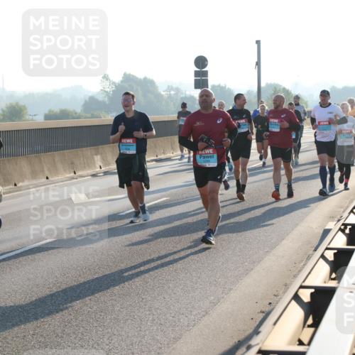 03.10.2025 - Köhlbrandbrückenlauf Lena Gebhardt http://msf.ph/oto/9059018 03.10.2025 09:18:41 Position 1  meine-sportfotos.de