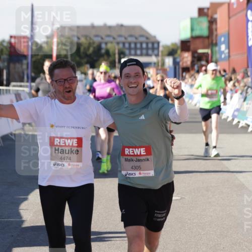03.10.2025 - Köhlbrandbrückenlauf Jannik Wohlers http://msf.ph/oto/9059019 03.10.2025 13:12:10 Ziel 4176, 4305, 4369, 4468, 4470, 4474, 5644, 5856, 5910, 5911, 5927, 6098, 6121, 6184, 6185 meine-sportfotos.de