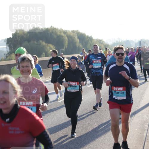 03.10.2025 - Köhlbrandbrückenlauf Jannik Wohlers http://msf.ph/oto/9059022 03.10.2025 09:22:01 Position 3 1098, 1051, 3151 meine-sportfotos.de