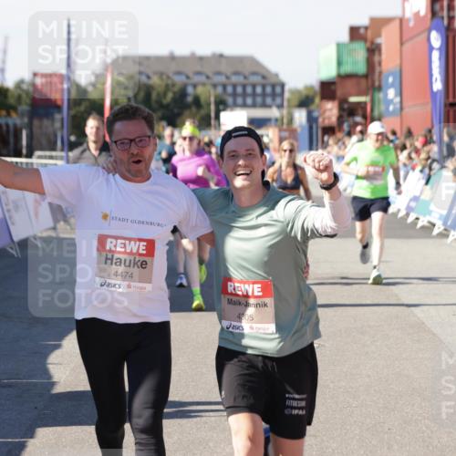 03.10.2025 - Köhlbrandbrückenlauf Jannik Wohlers http://msf.ph/oto/9059028 03.10.2025 13:12:10 Ziel 4176, 4305, 4369, 4468, 4470, 4474, 5644, 5856, 5910, 5911, 5927, 6098, 6121, 6184, 6185 meine-sportfotos.de
