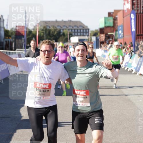 03.10.2025 - Köhlbrandbrückenlauf Jannik Wohlers http://msf.ph/oto/9059039 03.10.2025 13:12:10 Ziel 4176, 4305, 4369, 4468, 4470, 4474, 5644, 5856, 5910, 5911, 5927, 6098, 6121, 6184, 6185 meine-sportfotos.de