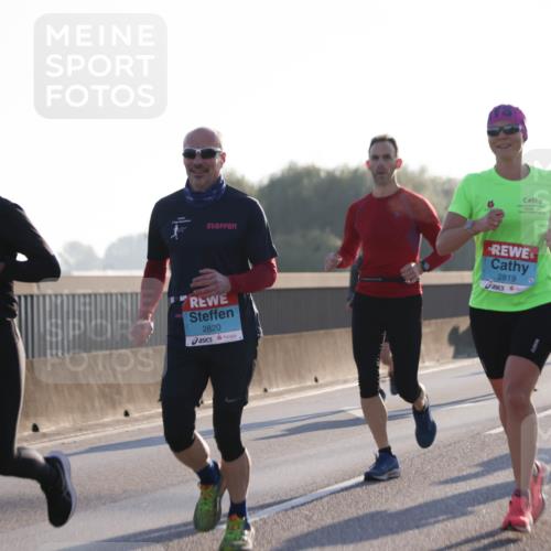 03.10.2025 - Köhlbrandbrückenlauf Jannik Wohlers http://msf.ph/oto/9059041 03.10.2025 09:14:14 Position 3 11, 2820, 2819 meine-sportfotos.de