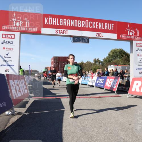 03.10.2025 - Köhlbrandbrückenlauf Lena Gebhardt http://msf.ph/oto/9059043 03.10.2025 13:10:01 Ziel 4196, 4260, 4625, 4718, 4787, 4837, 4929, 5520, 5763, 5977, 6083, 6111, 6428, 6432, 6750, 6764 meine-sportfotos.de
