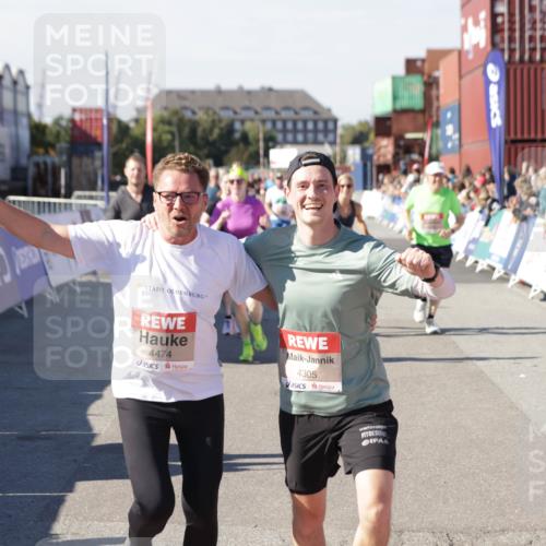 03.10.2025 - Köhlbrandbrückenlauf Jannik Wohlers http://msf.ph/oto/9059046 03.10.2025 13:12:10 Ziel 4176, 4305, 4369, 4468, 4470, 4474, 5644, 5856, 5910, 5911, 5927, 6098, 6121, 6184, 6185 meine-sportfotos.de
