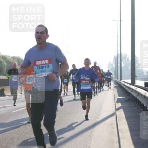 03.10.2025 - Köhlbrandbrückenlauf Jannik Wohlers http://msf.ph/oto/9059048 03.10.2025 09:14:15 Position 3 2819, 2849, 3404, 6, 511 meine-sportfotos.de