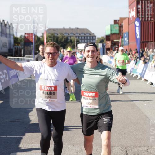 03.10.2025 - Köhlbrandbrückenlauf Jannik Wohlers http://msf.ph/oto/9059050 03.10.2025 13:12:10 Ziel 4176, 4305, 4369, 4468, 4470, 4474, 5644, 5856, 5910, 5911, 5927, 6098, 6121, 6184, 6185 meine-sportfotos.de