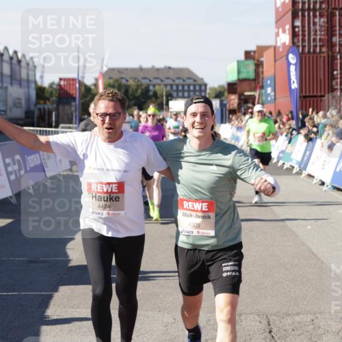 03.10.2025 - Köhlbrandbrückenlauf Jannik Wohlers http://msf.ph/oto/9059060 03.10.2025 13:12:10 Ziel 4176, 4305, 4369, 4468, 4470, 4474, 5644, 5856, 5910, 5911, 5927, 6098, 6121, 6184, 6185 meine-sportfotos.de