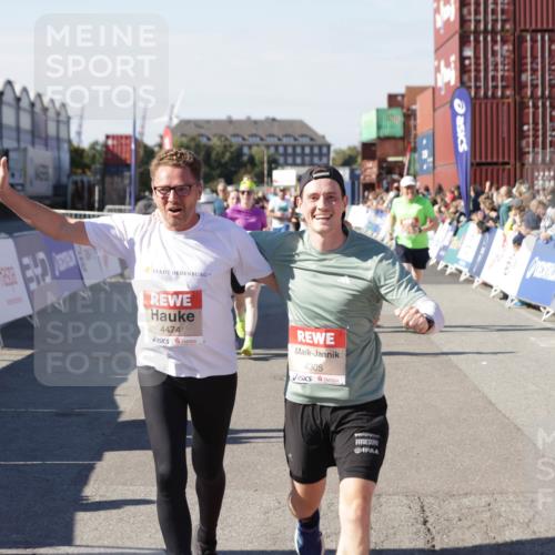 03.10.2025 - Köhlbrandbrückenlauf Jannik Wohlers http://msf.ph/oto/9059062 03.10.2025 13:12:10 Ziel 4176, 4305, 4369, 4468, 4470, 4474, 5644, 5856, 5910, 5911, 5927, 6098, 6121, 6184, 6185 meine-sportfotos.de