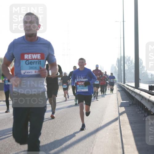 03.10.2025 - Köhlbrandbrückenlauf Jannik Wohlers http://msf.ph/oto/9059077 03.10.2025 09:14:15 Position 3 3404, 2920, 51 meine-sportfotos.de